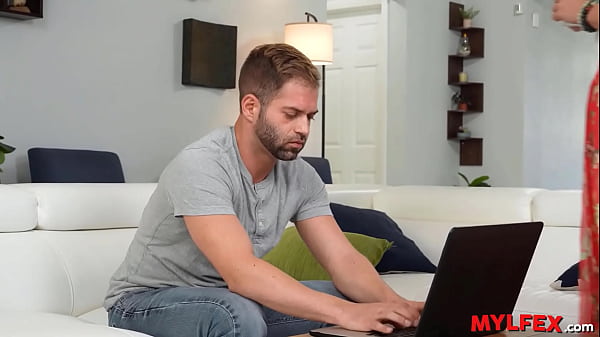 Mylfex – Extra Busy Boy Gets Dristracted by Extra Horny Mom